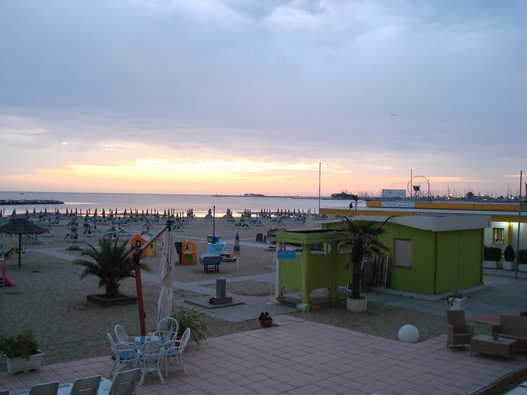 Hotel Villa Ersilia Rimini B&B Экстерьер фото