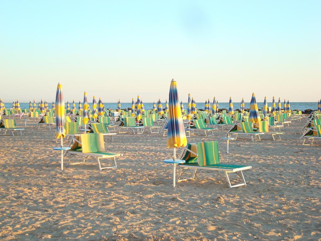 Hotel Villa Ersilia Rimini B&B Экстерьер фото