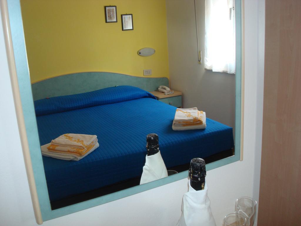 Hotel Villa Ersilia Rimini B&B Экстерьер фото