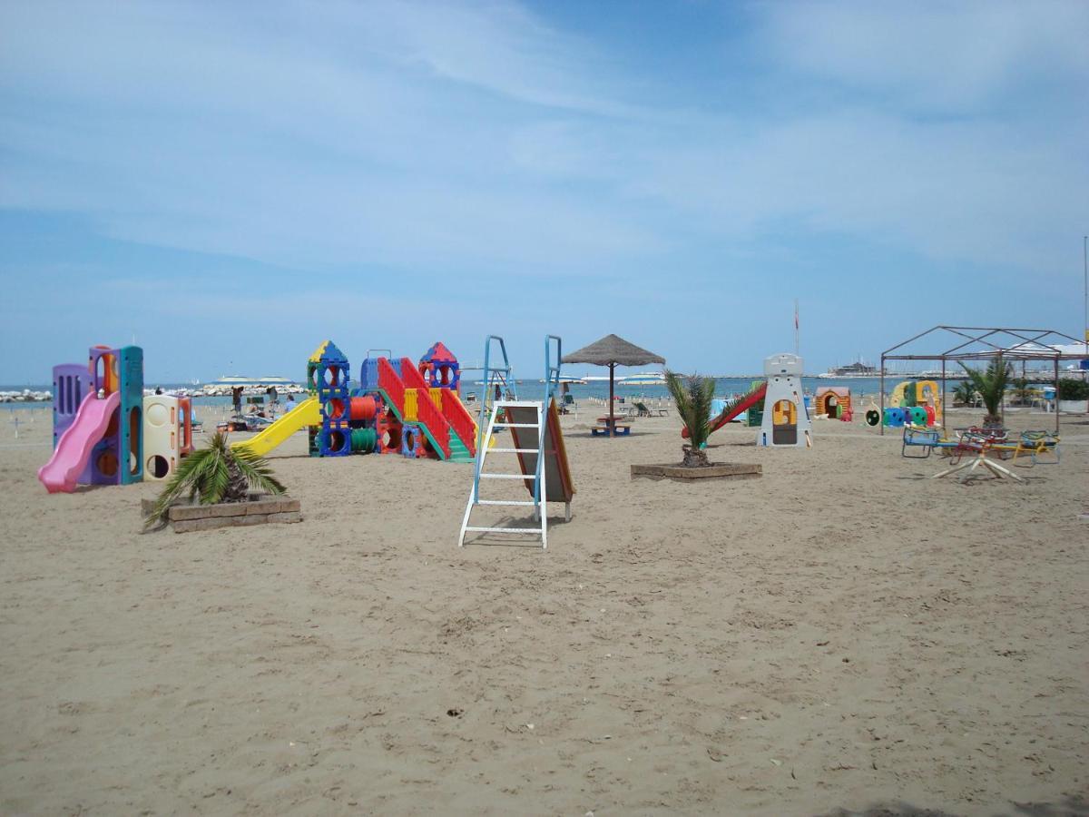 Hotel Villa Ersilia Rimini B&B Экстерьер фото