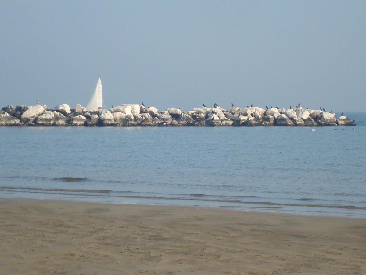 Hotel Villa Ersilia Rimini B&B Экстерьер фото